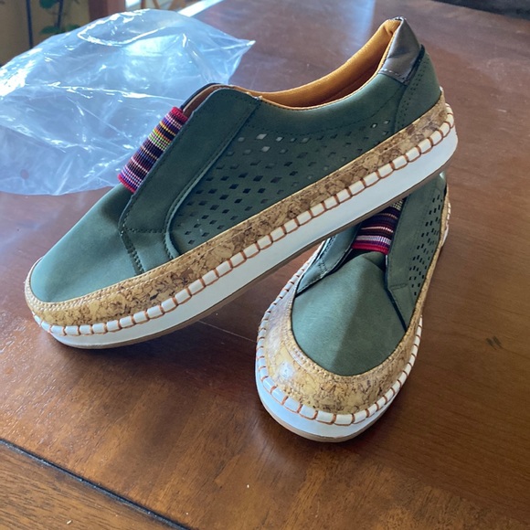 Women’s causal shoes, sage green - Picture 1 of 4